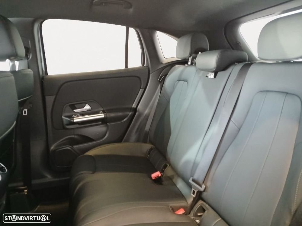 Mercedes-Benz GLA 180 d - 12