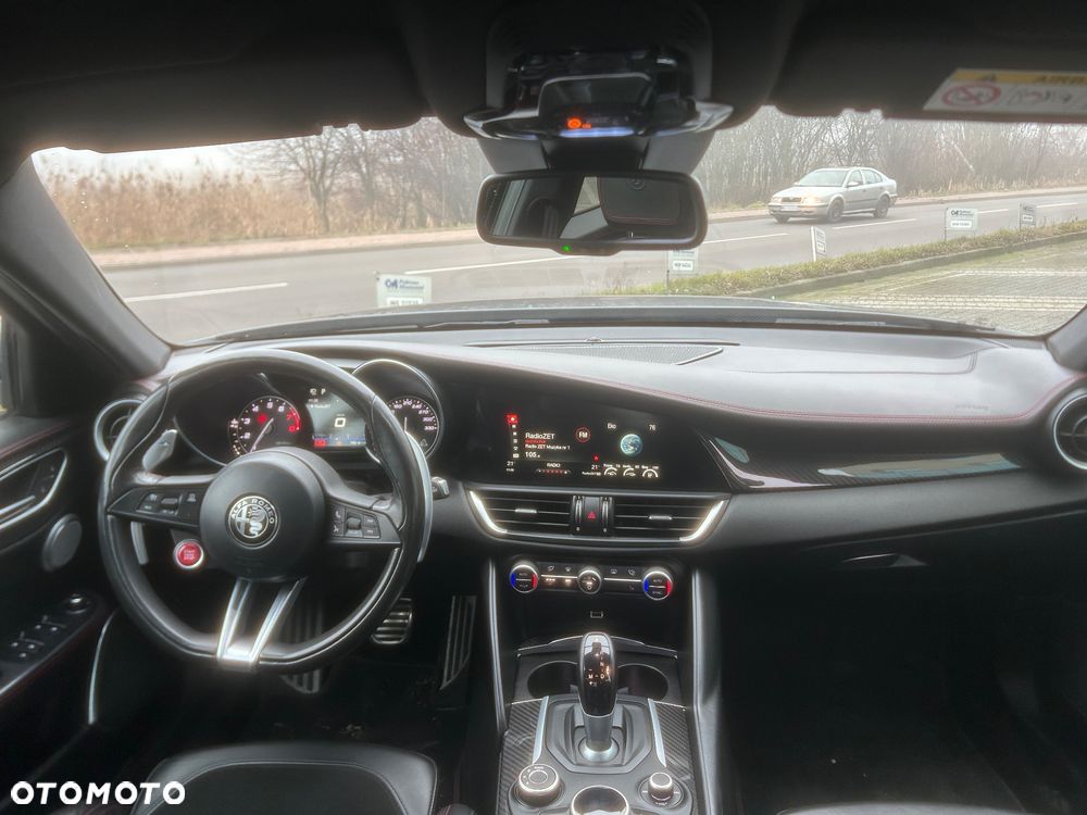 Alfa Romeo Giulia 2.9 V6 Bi-Turbo AT8 Quadrifoglio - 8