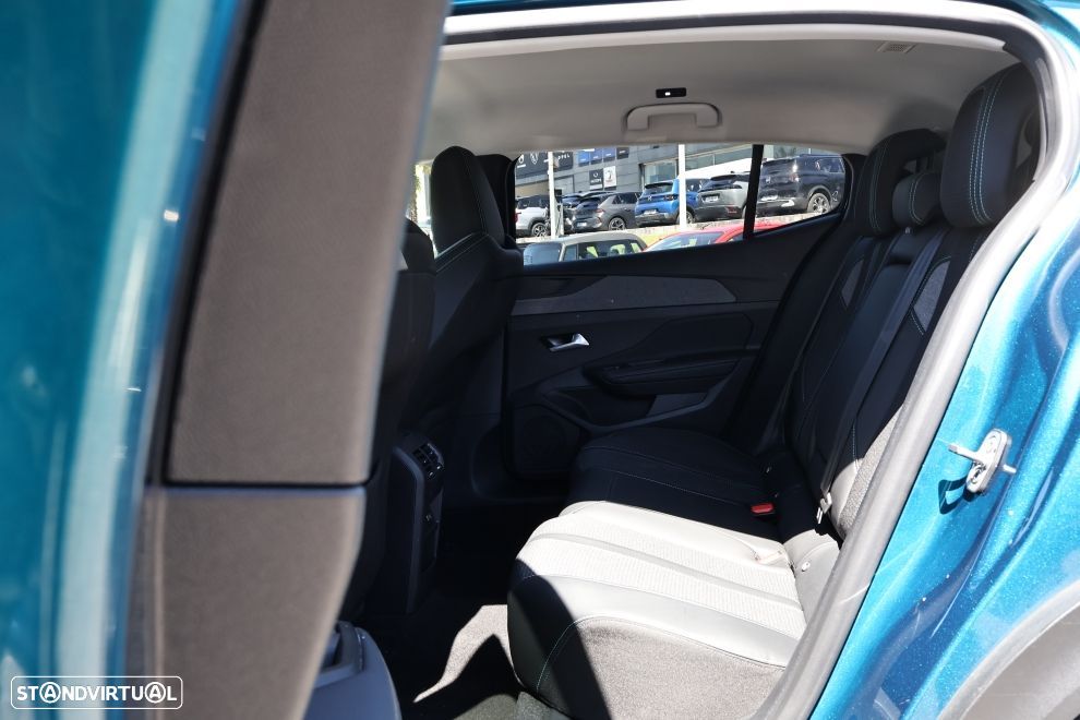 Peugeot 408 1.6 Hybrid Allure e-EAT8 - 19