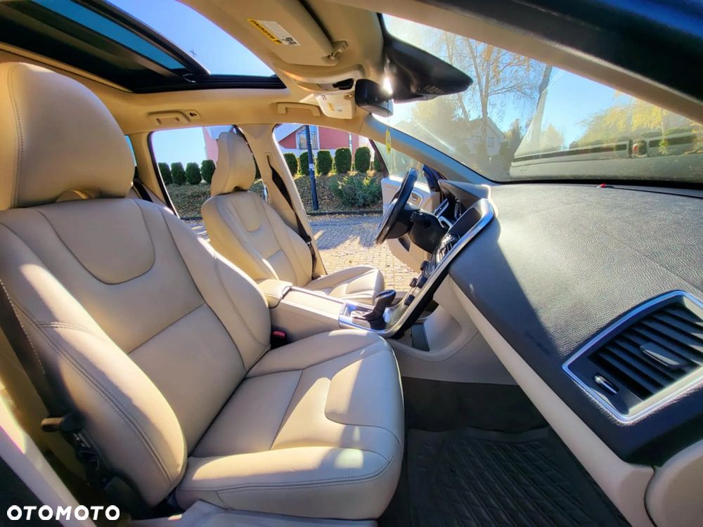 Volvo XC 60 T5 Drive-E Momentum - 11