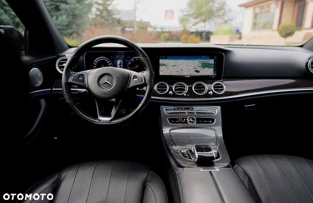 Mercedes-Benz Klasa E 300 9G-TRONIC - 19