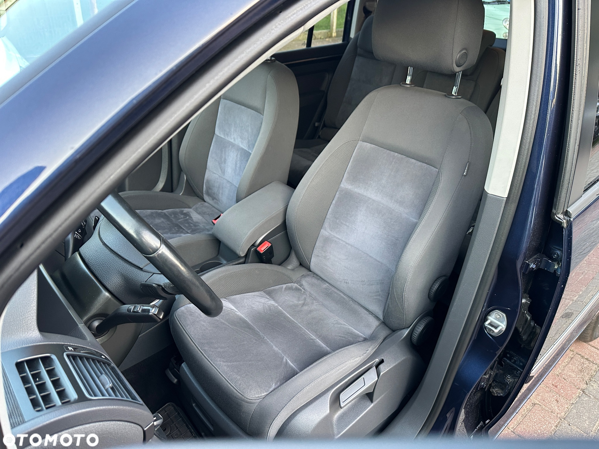 Volkswagen Touran 2.0 TDI DPF Highline DSG - 17