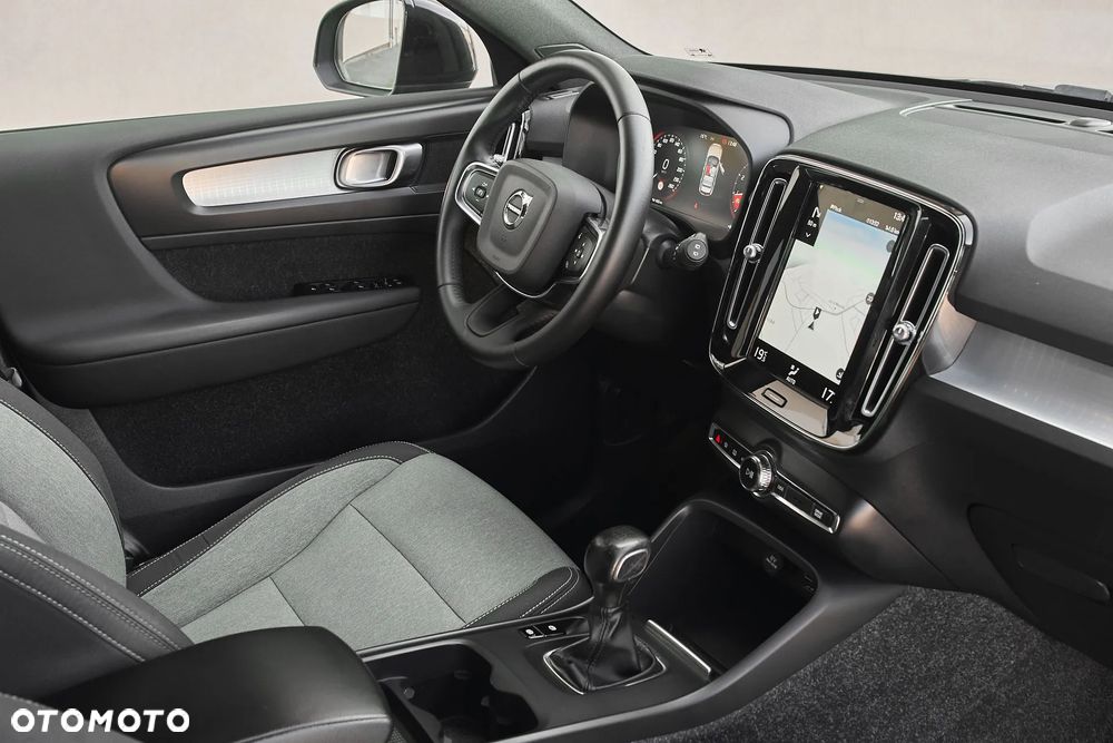 Volvo XC 40 T3 Momentum Pro - 35