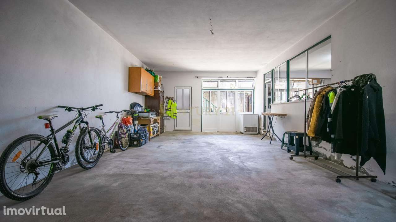 Moradia T2 com sótão, localizada no centro da Vila do Paião - Grande imagem: 2/36