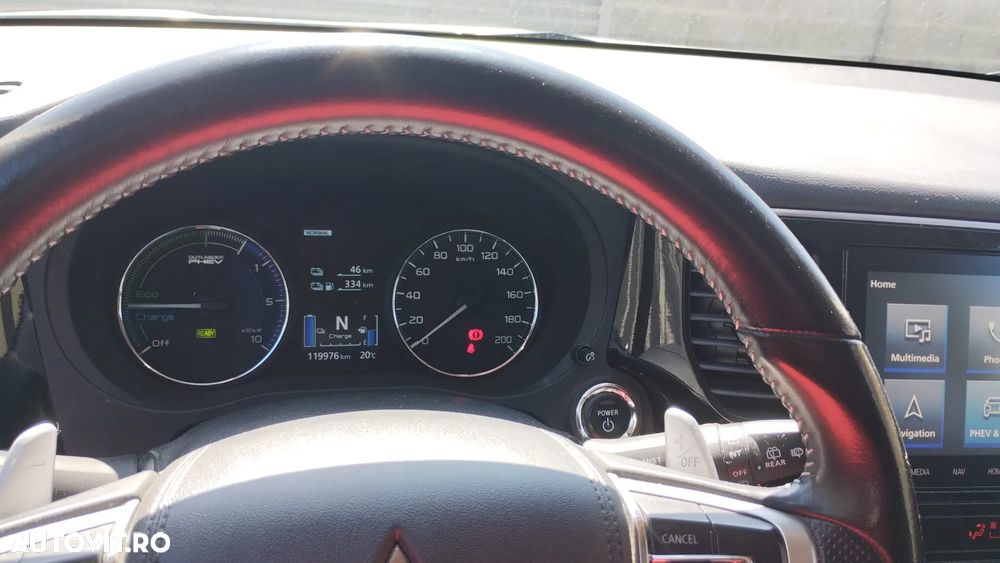 Mitsubishi Outlander ver-2-4-4wd-plug--in-hybrid - 3