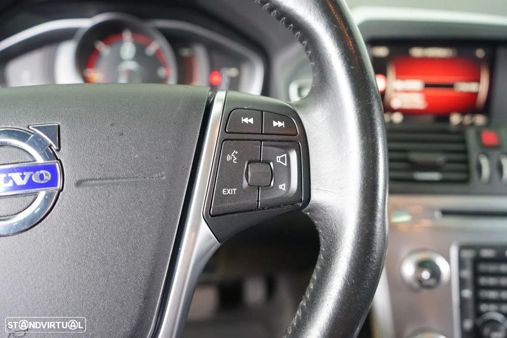 Volvo XC 60 2.0 D3 Momentum Geartronic - 23