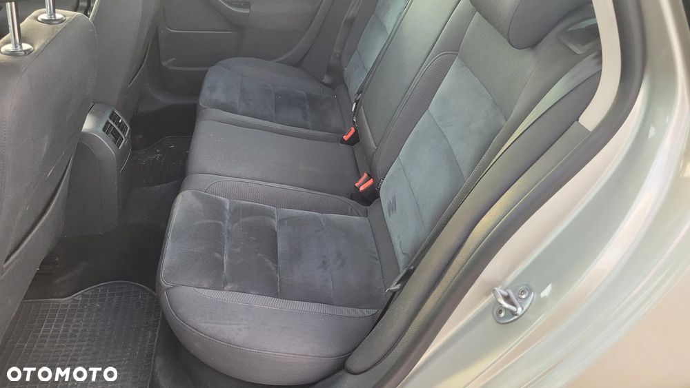 Volkswagen Golf 2.0 TDI DPF Highline - 24