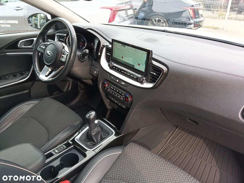 Kia XCeed 1.4 T-GDI L Business Line - 24