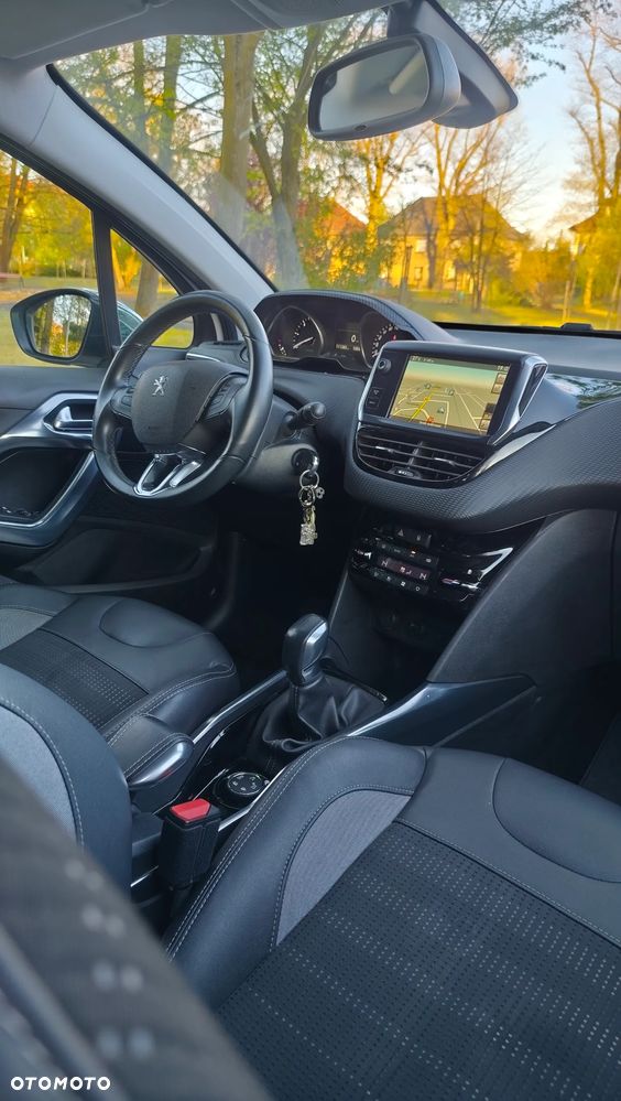Peugeot 2008 1.6 e-HDi Allure S&S - 10