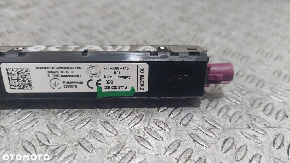 WZMACNIACZ ANTENOWY SKODA OCTAVIA III R2020 NR 5E9035577A - 2