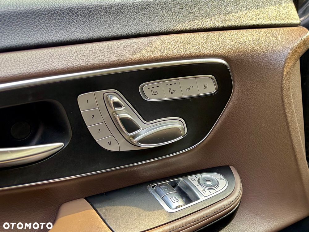 Mercedes-Benz Klasa V 300 d 4-Matic Exclusive 9G-Tronic (d³ugi) - 6