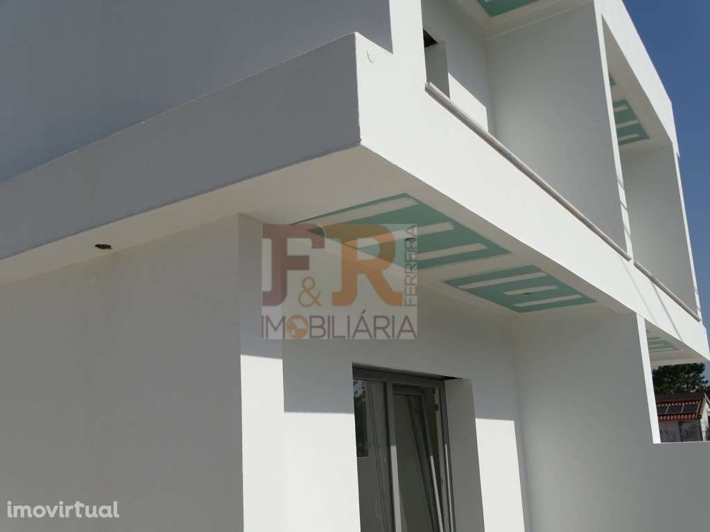 Moradia Geminada Duplex T2+1 com Pérgula Fernão Ferro - Grande imagem: 3/38