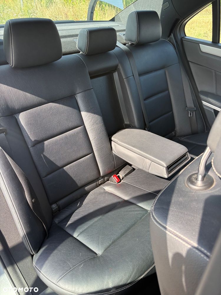 Mercedes-Benz Klasa E 350 CDI DPF BlueEFFICIENCY 7G-TRONIC Avantgarde - 23