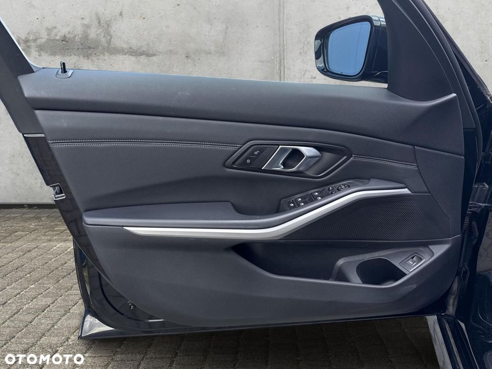BMW Seria 3 - 16