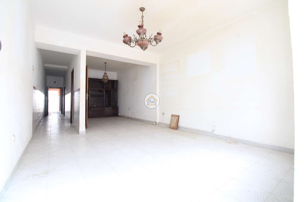 Moradia T2 com Espaço Exterior Localizada na Vila do Torrão, Concelho - Grande imagem: 2/30