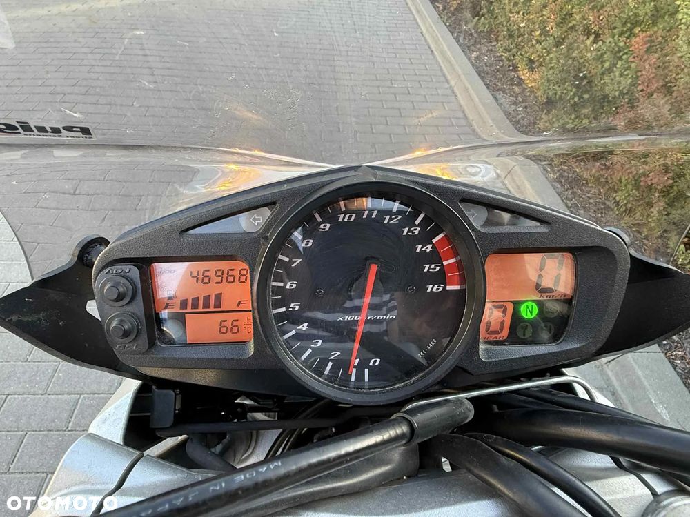 Suzuki GSR - 7