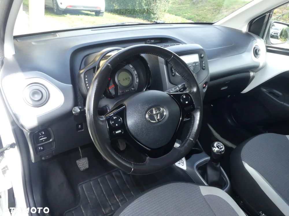 Toyota Aygo x-play - 14