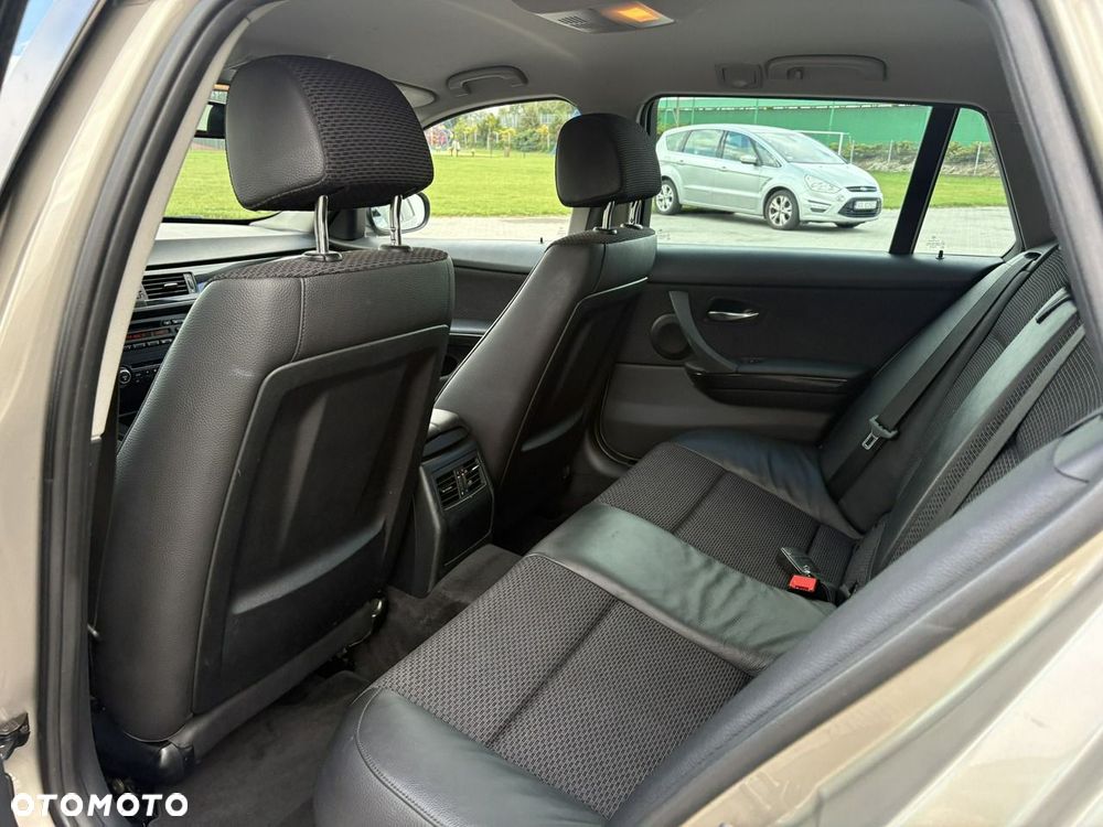 BMW Seria 3 320d - 16