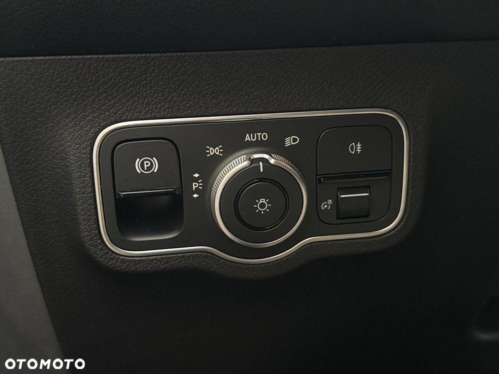 Mercedes-Benz GLB - 24