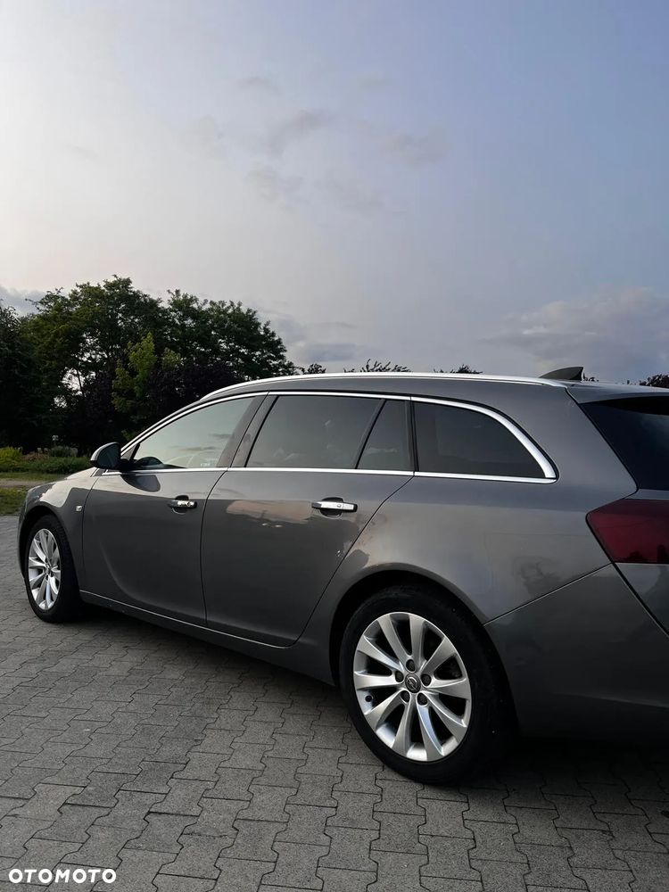 Opel Insignia ver-sports-tourer-1-6-diesel-automatik-ultimate-120-jahre - 2