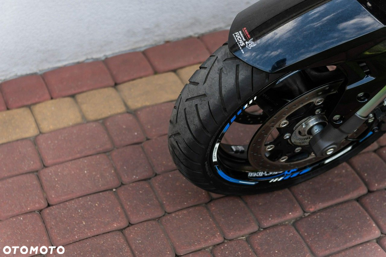 Suzuki GSR - 7