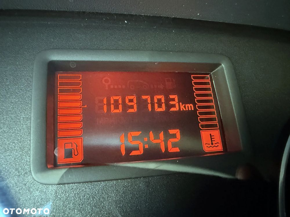 Dacia Sandero - 8