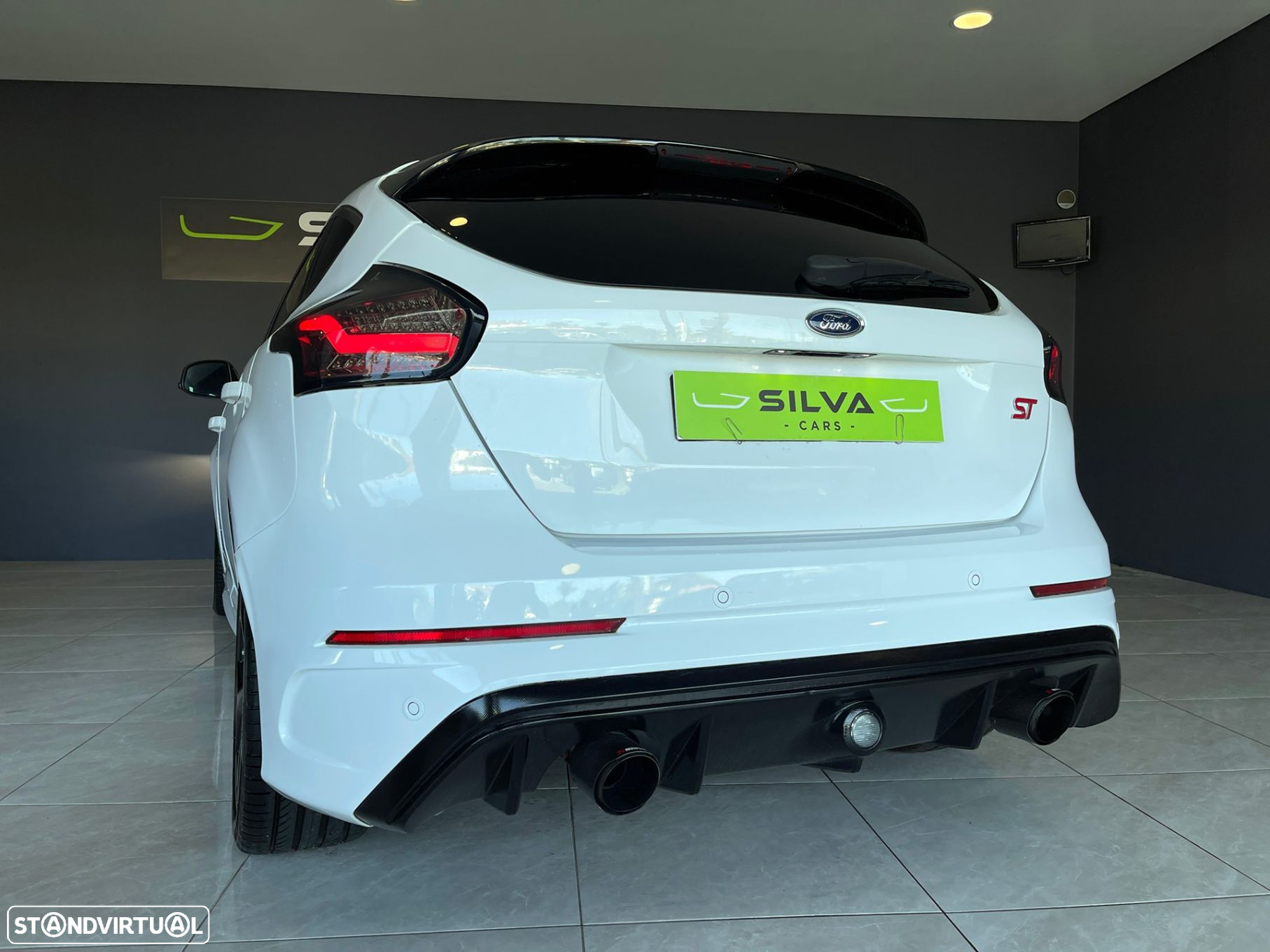 Ford Focus 2.0i ST-2 - 18