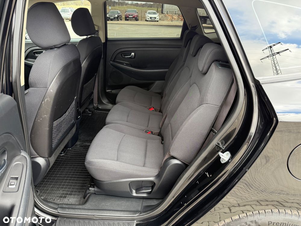 Kia Carens 1.6 GDI Dream-Team Edition - 16