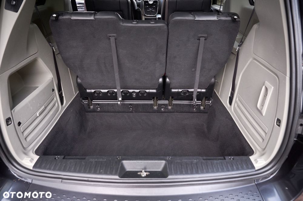 Chrysler Town & Country 3.6 Limited - 18