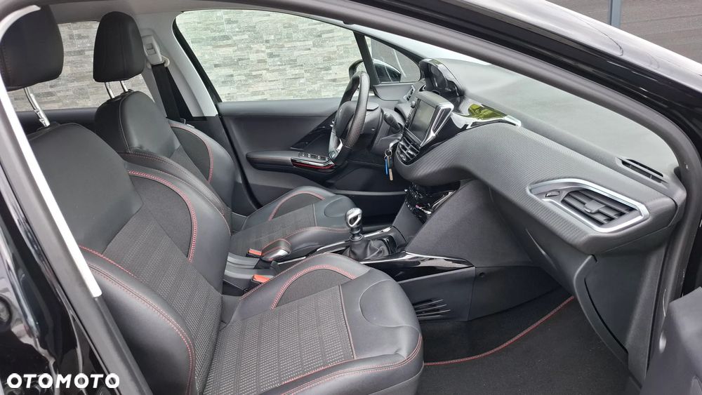 Peugeot 2008 PureTech 130 Stop&Start GT-Line Edition - 32