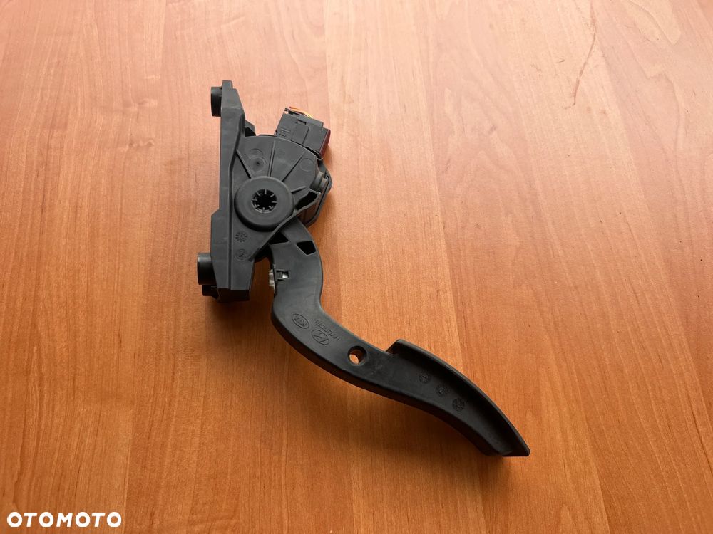 POTENCJOMETR PEDAŁ GAZU HYUNDAI I10 II B9010 - 3