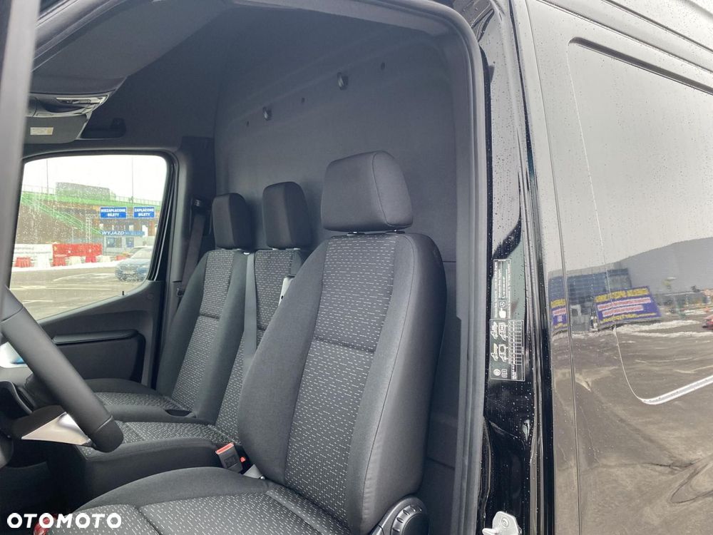 Mercedes-Benz Sprinter - 12