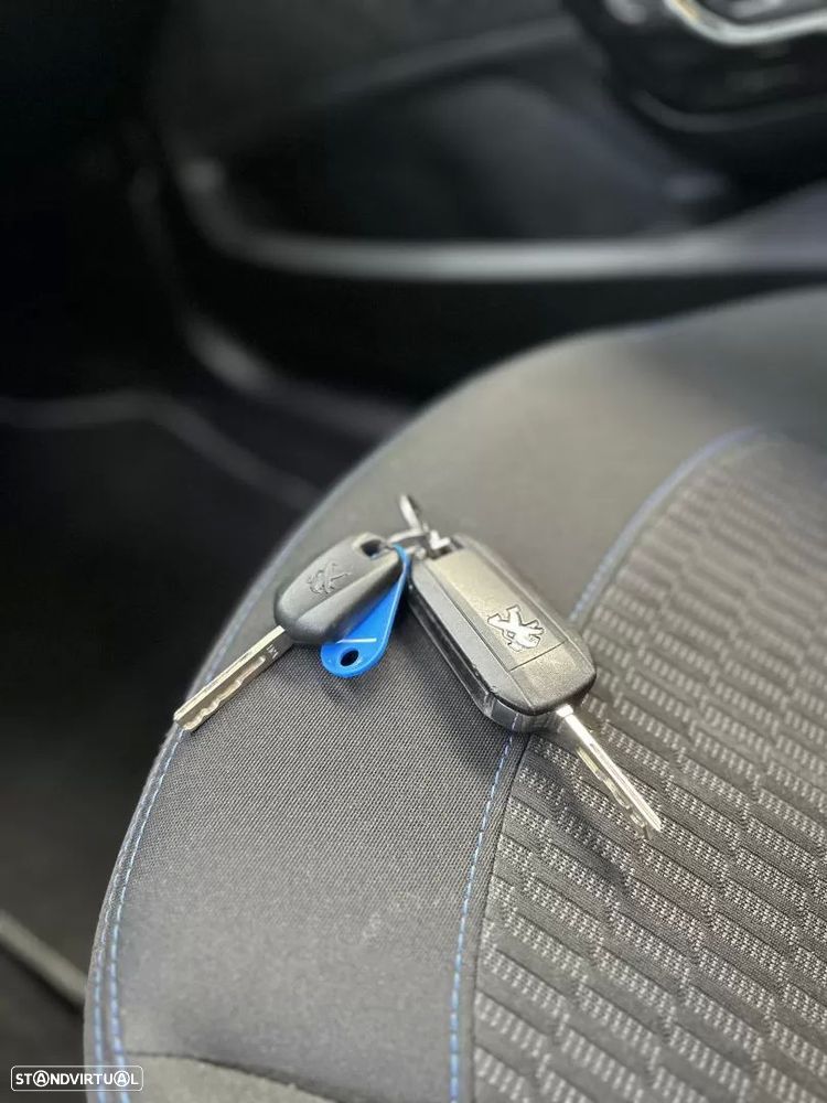 Peugeot 208 1.2 PureTech Style - 28