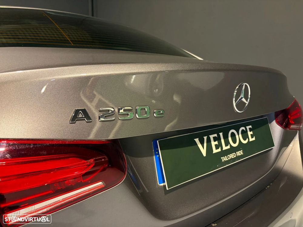 Mercedes-Benz A 250 Limousine e 8G-DCT AMG Line - 10