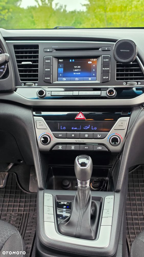 Hyundai Elantra 1.6 Style - 18