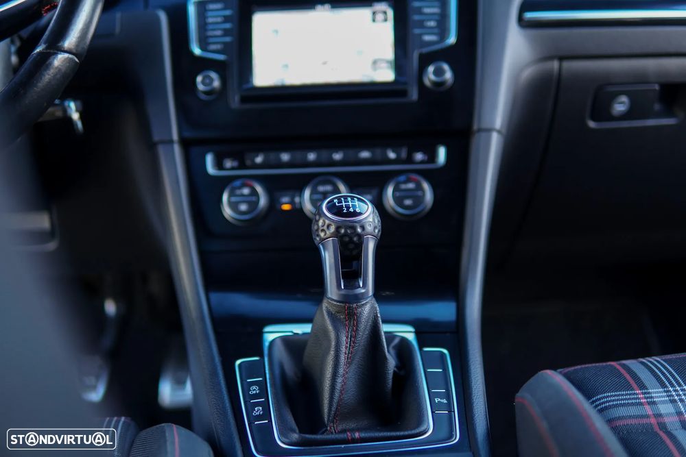 VW Golf GTI Performance BlueMotion - 46