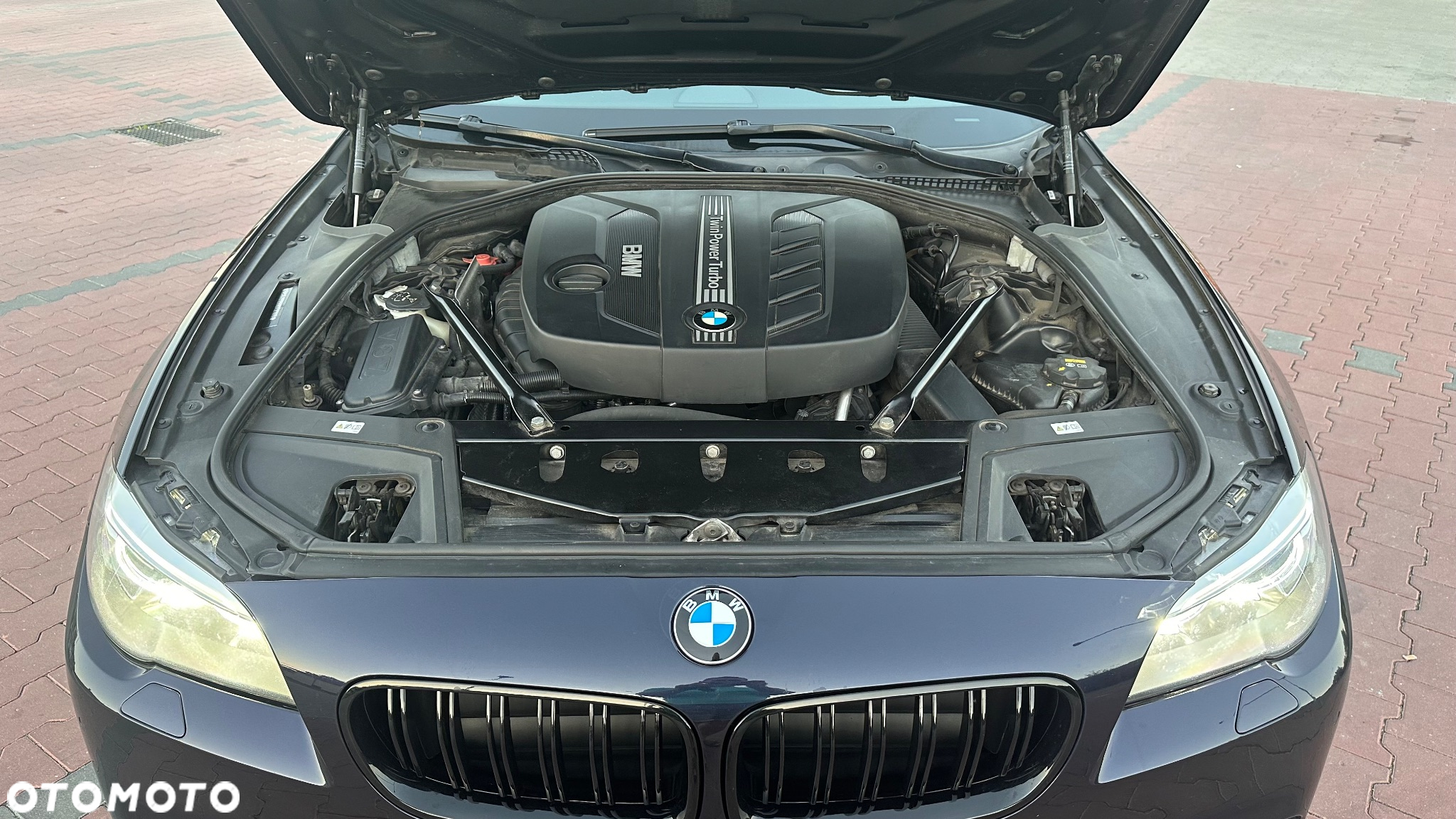 BMW Seria 5 525d xDrive - 24