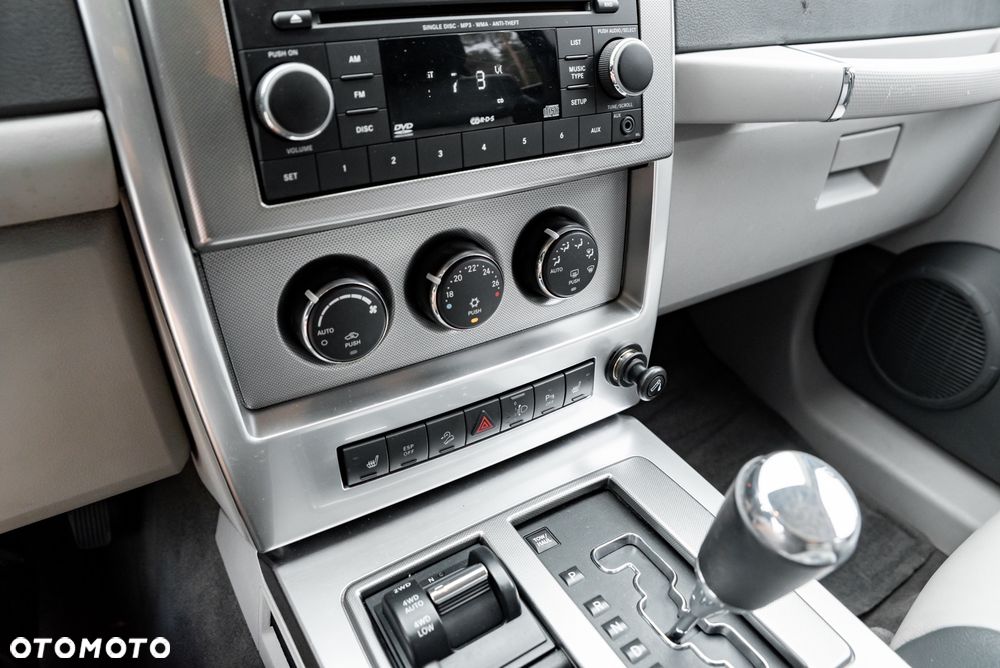 Jeep Cherokee - 30
