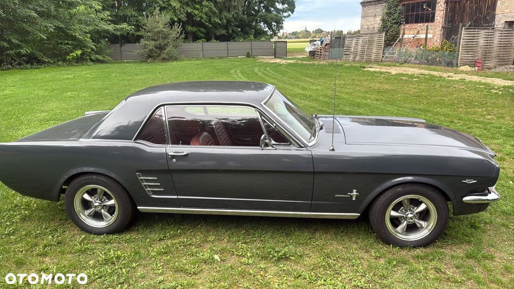 Ford Mustang - 6