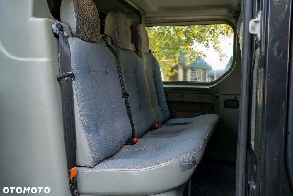 Renault Trafic 2.5 dCi Passenger Expression - 11