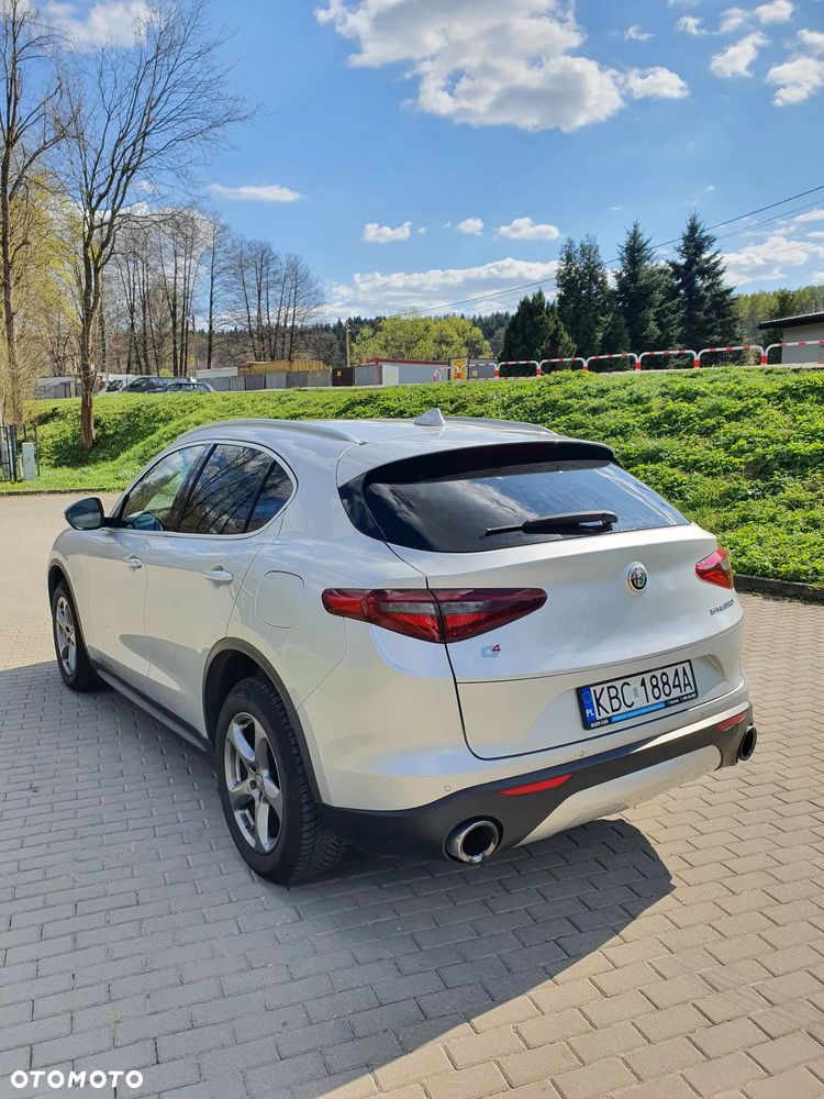 Alfa Romeo Stelvio 2.0 Turbo 16V AT8-Q4 Ti - 7