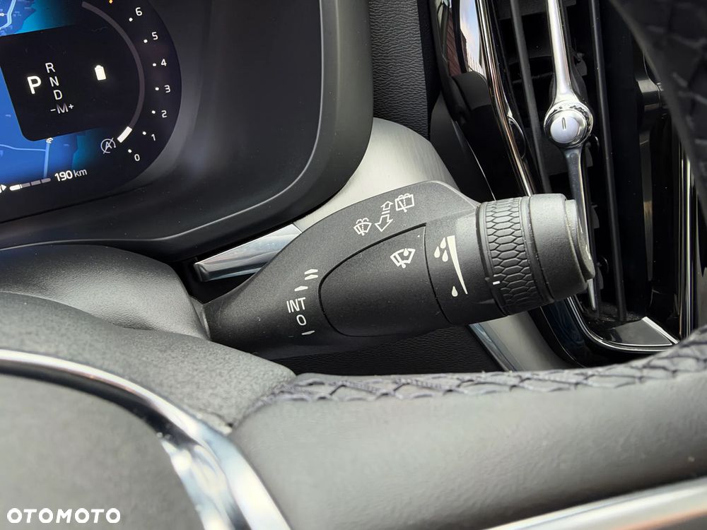 Volvo XC 60 B4 B Momentum Pro - 27