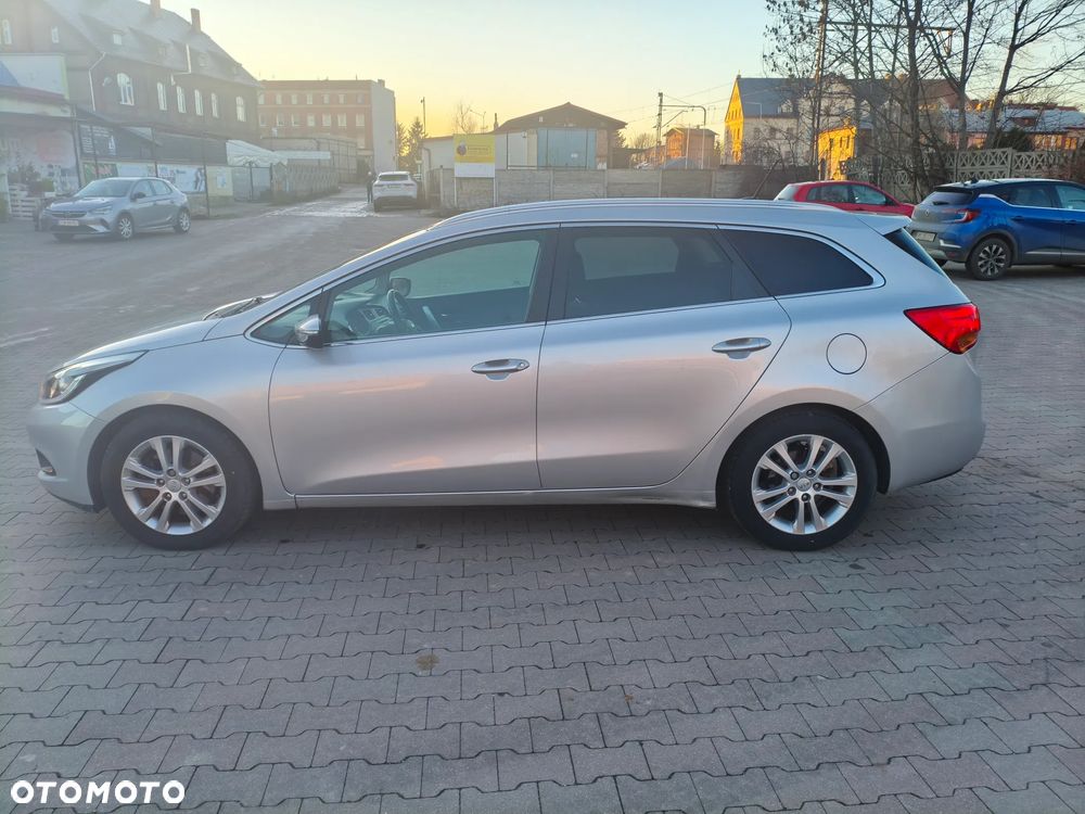 Kia Ceed 1.6 CRDi 128 Dream Team Edition - 14