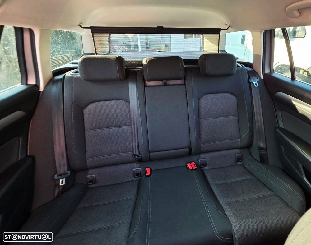 VW Passat Variant 1.6 TDI BlueMotion - 11