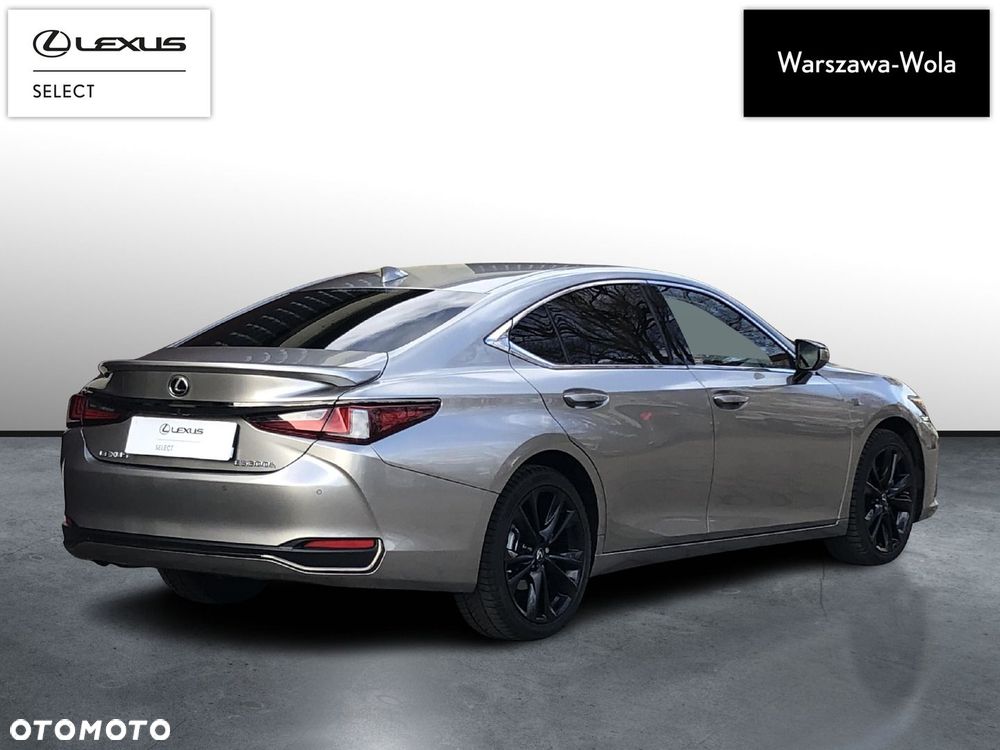 Lexus ES 300h F Sport Design - 10