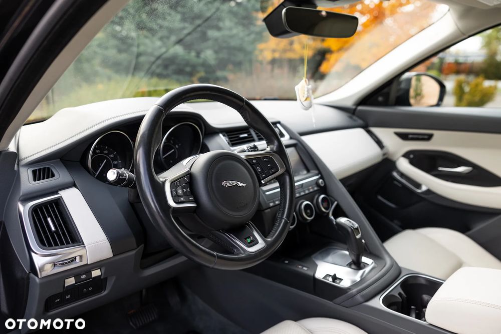 Jaguar E-Pace 2.0 i4P AWD R-Dynamic SE - 10