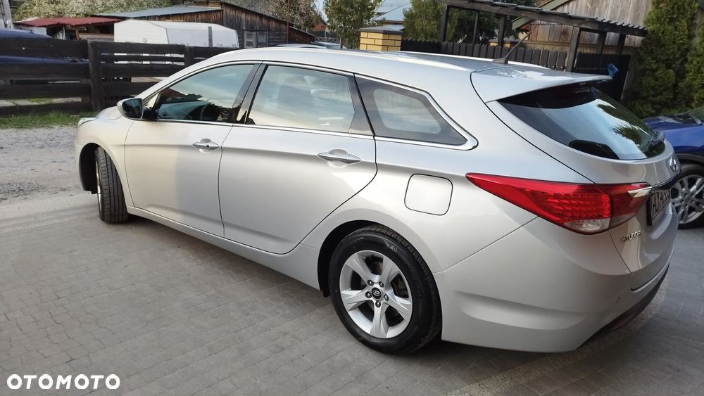 Hyundai i40 Kombi blue 1.6 Family - 12