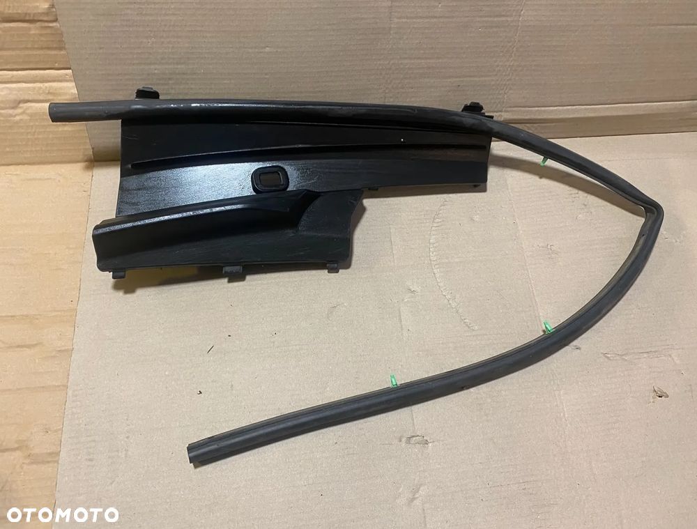 Osłona klapka podszybia +uszczelka 55783-0D160 Toyota Yaris III lift 2019r. OE - 1
