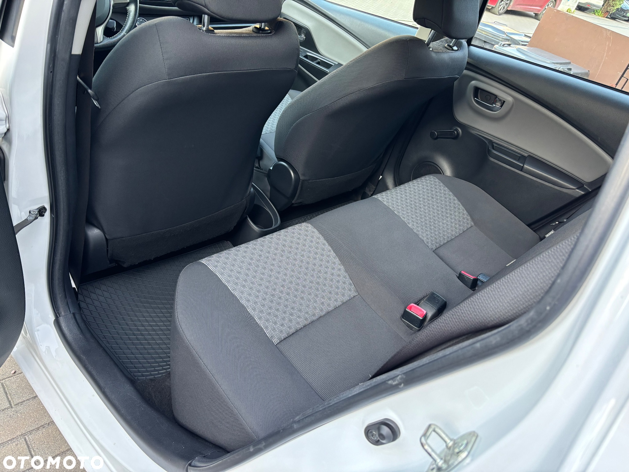 Toyota Yaris 1.0 Active EU6 - 8