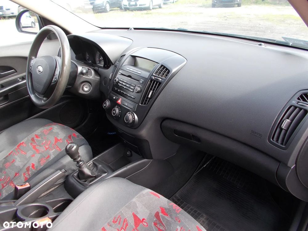 Kia Ceed 1.4 Comfort - 12